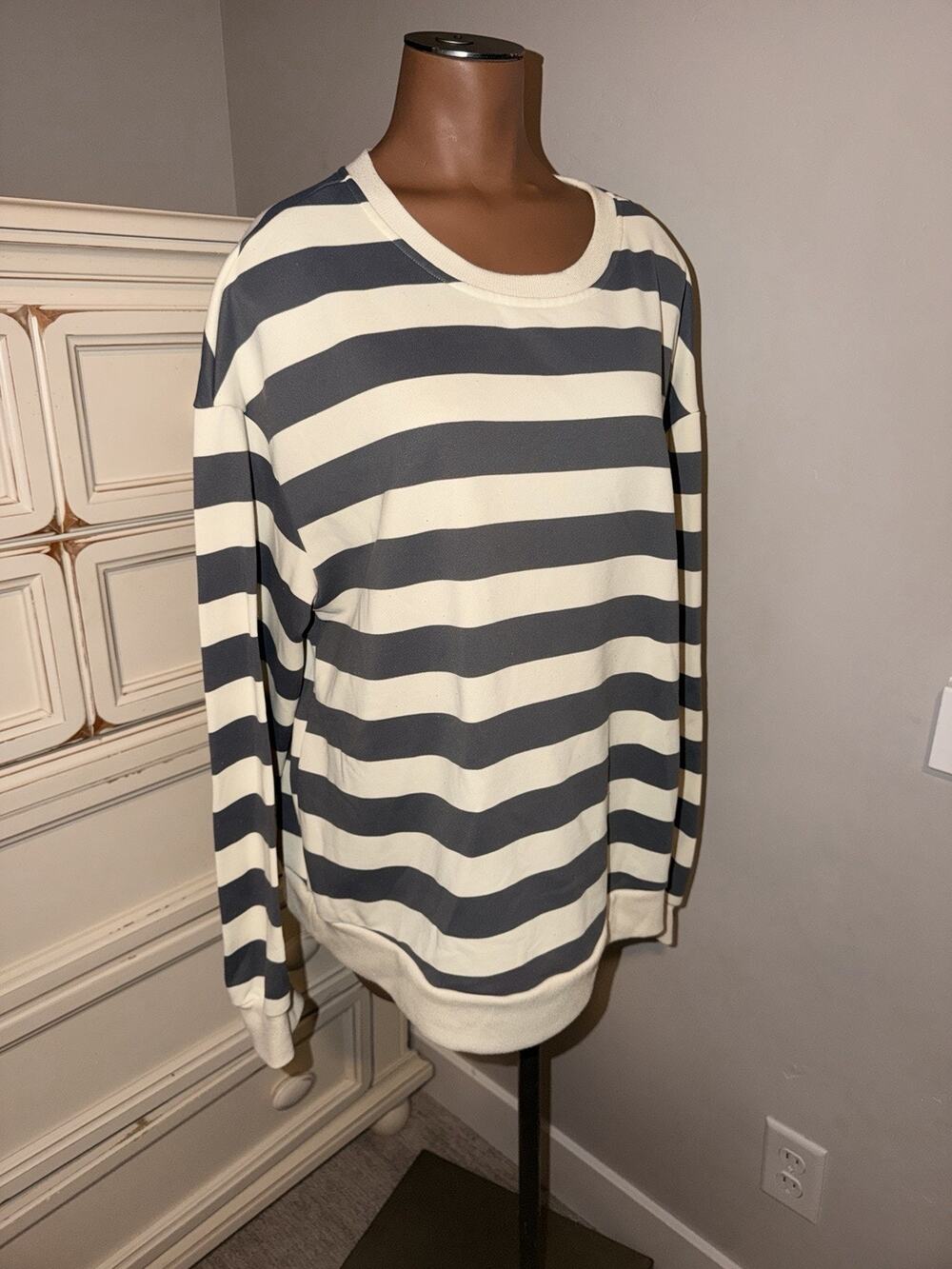 NWOT Striped Sweatshirt Womens Size Large